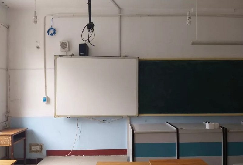 傳統(tǒng)電子白板跟黑板